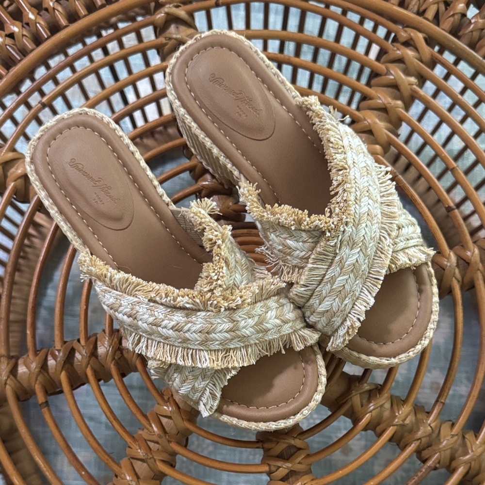 Universal Thread Beige Woven Sandals